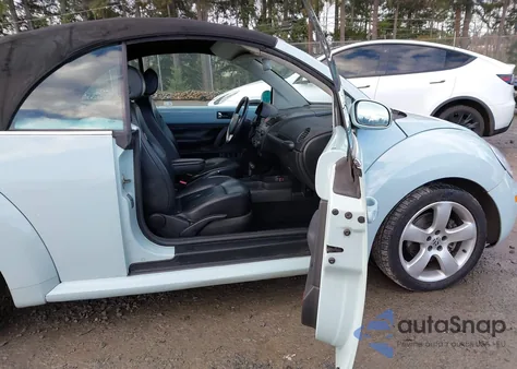 2006 Volkswagen New Beetle 2.5 from USA, damaged, VIN 3VWSF31Y86M323549